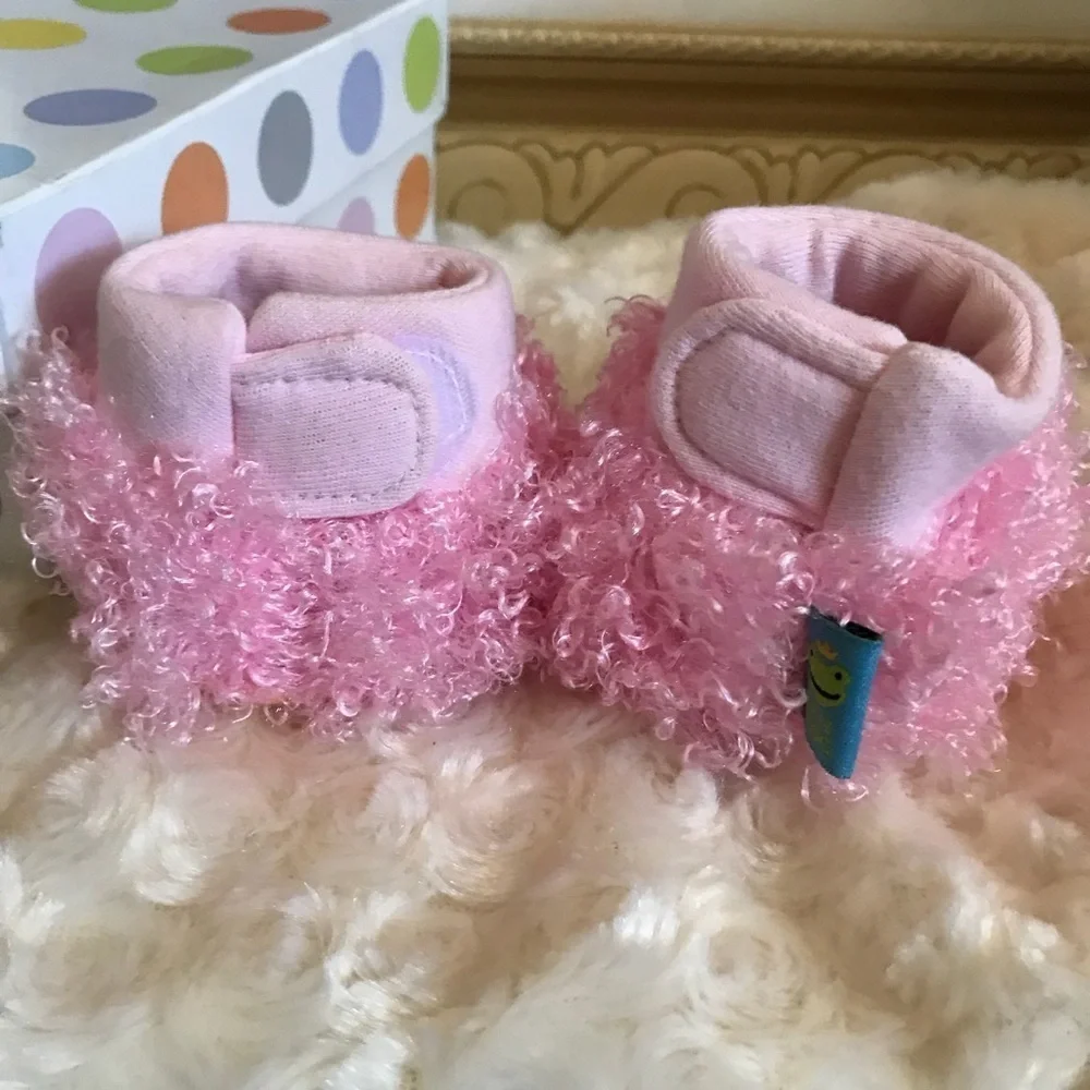 Curly Pink Rich Frog Baby Booties